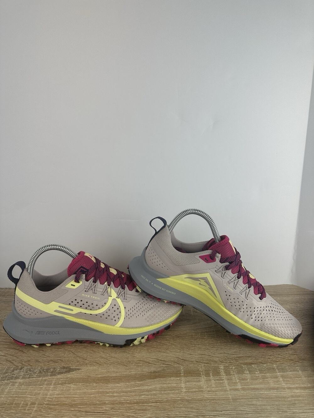 Nike Pegasus Trail 5 Women’s US 7 Gray Volt Pink Trail Running Shoes DJ6159-002